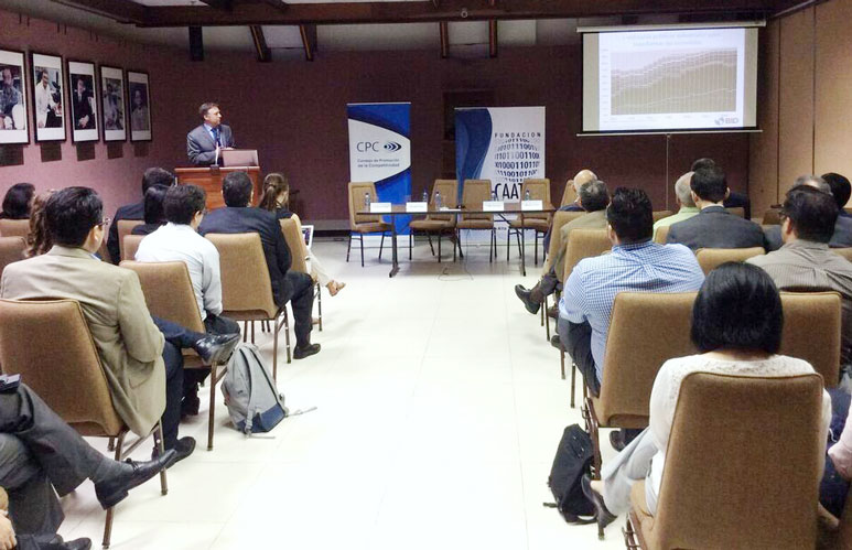 Adentro Foto expositor 8 dic